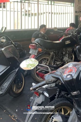 Antrian Servis Motor